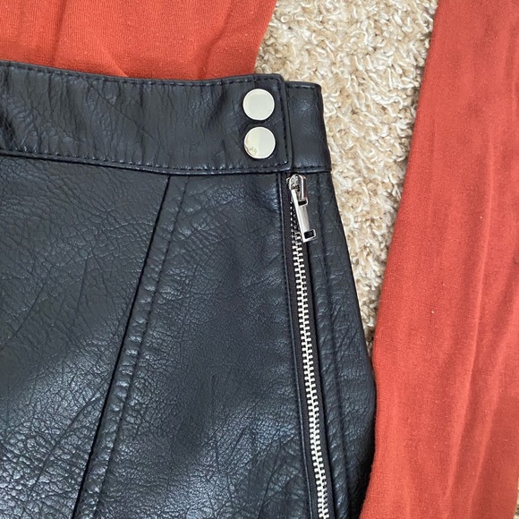 Zara mini faux leather skirt - Picture 5 of 5